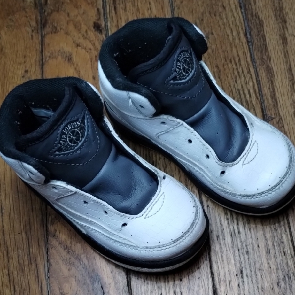 Jordans Kids Black and White Sneakers (23) Size 8C No Laces